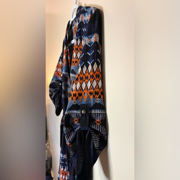 Be Bop.  Size Medium.  Dress or cover up.  Like new condition. - Picture 4 of 4